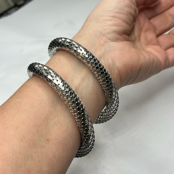 Silver Tone Mesh Coil Mesh Snake with Blue Crystal Eyes and Tail Bracelet - Picture 6 of 9